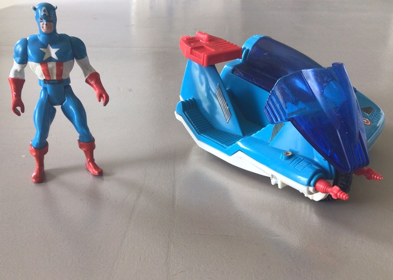 Captain America Vintage Marvel Secret Wars Action Figure 1984 – W/Motorcycle.