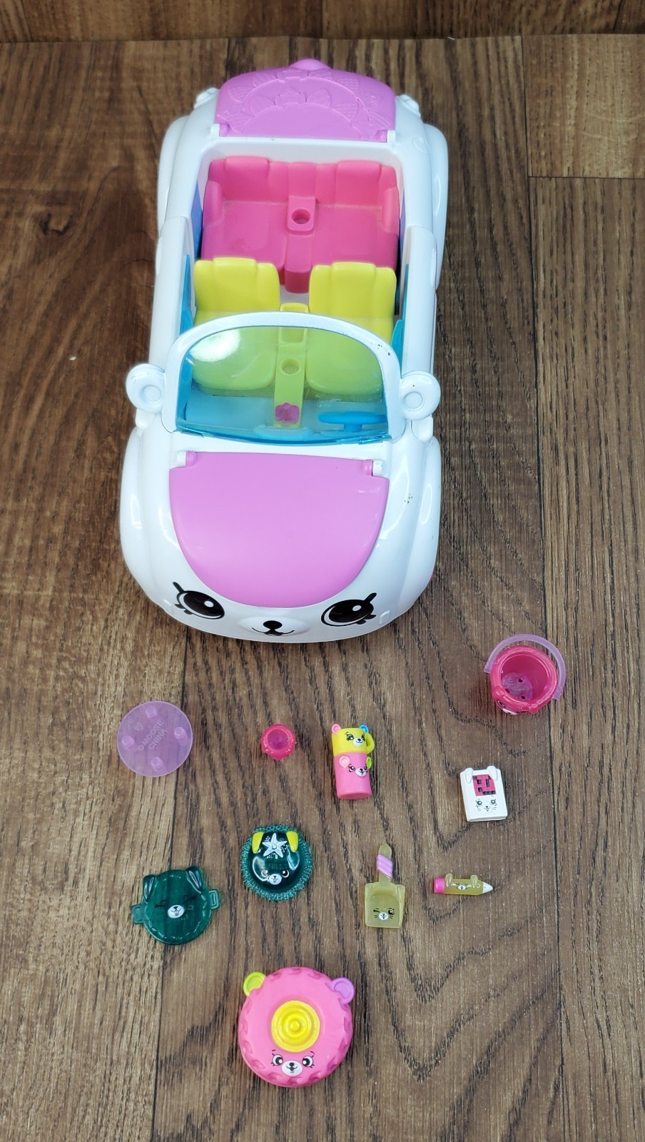 Shopkins Happy Places Rainbow Beach Convertible Rainbow Car and Accessories