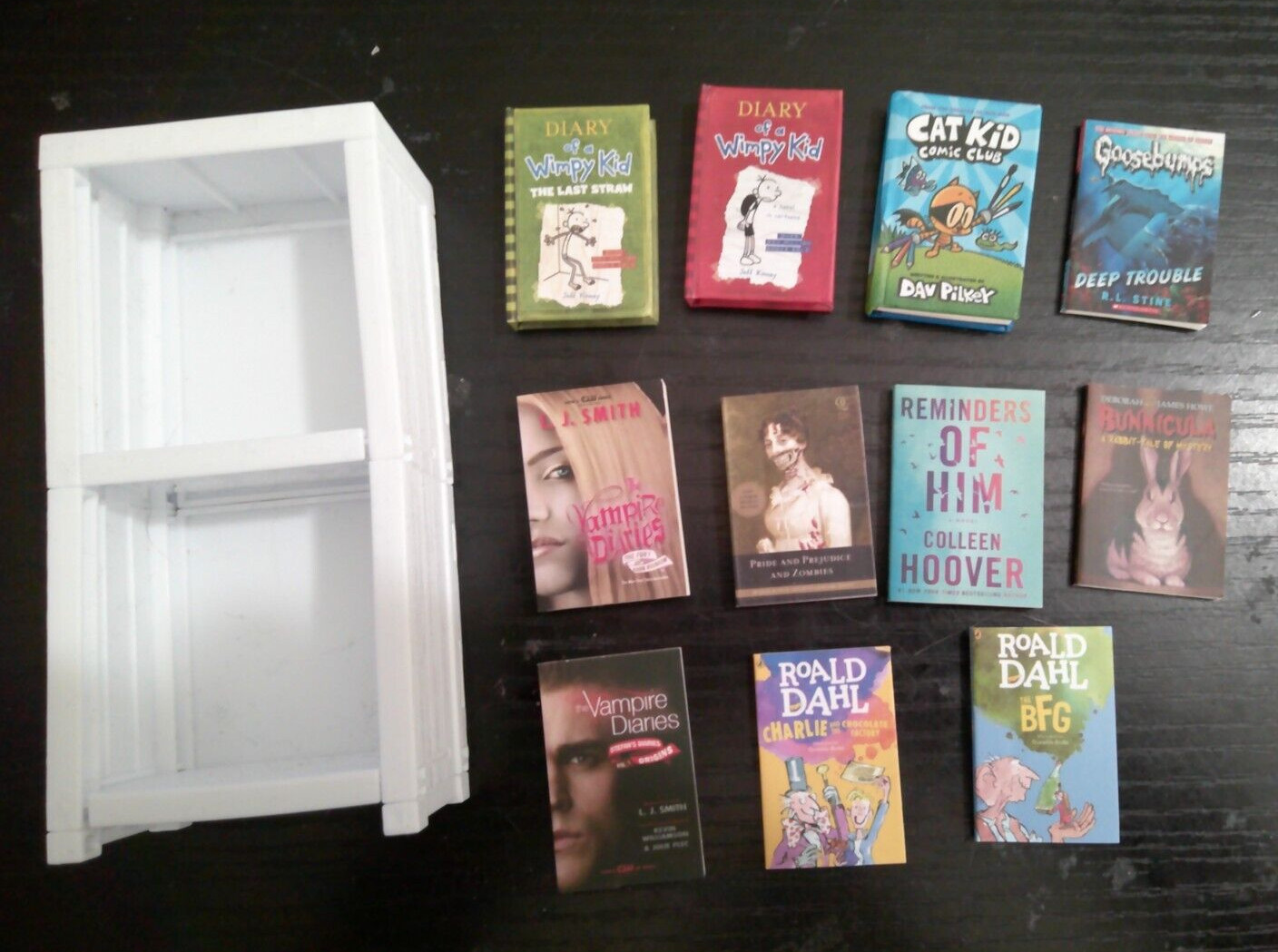 NEW LOT of 11 Zuru Mini Brands Books & bookcase diary of a wimpy kid goosebumps