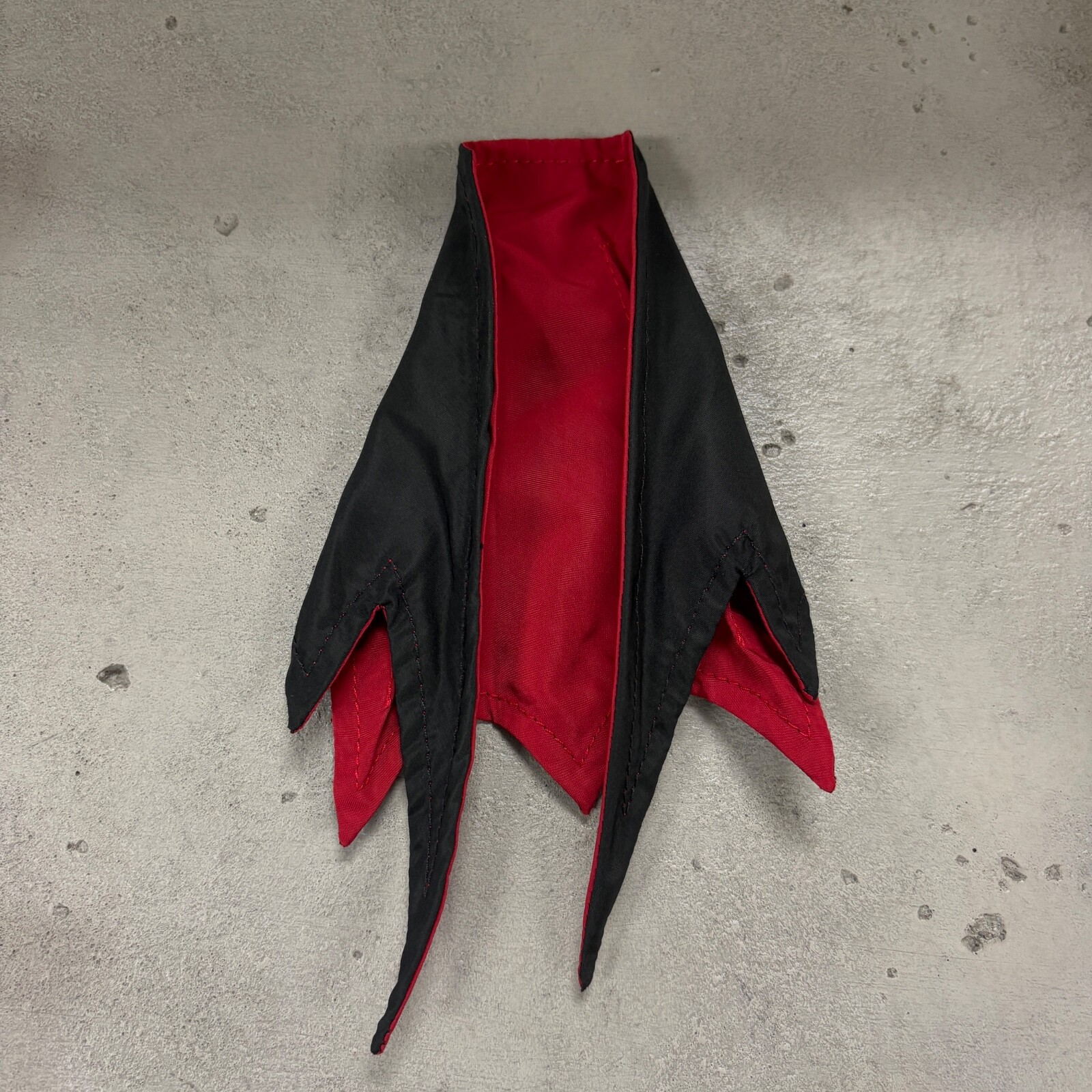 SU-C-XMGQ: 1/12 Wired Black Red Cape for Marvel Legends X Men &rsquo;97 Goblin Queen