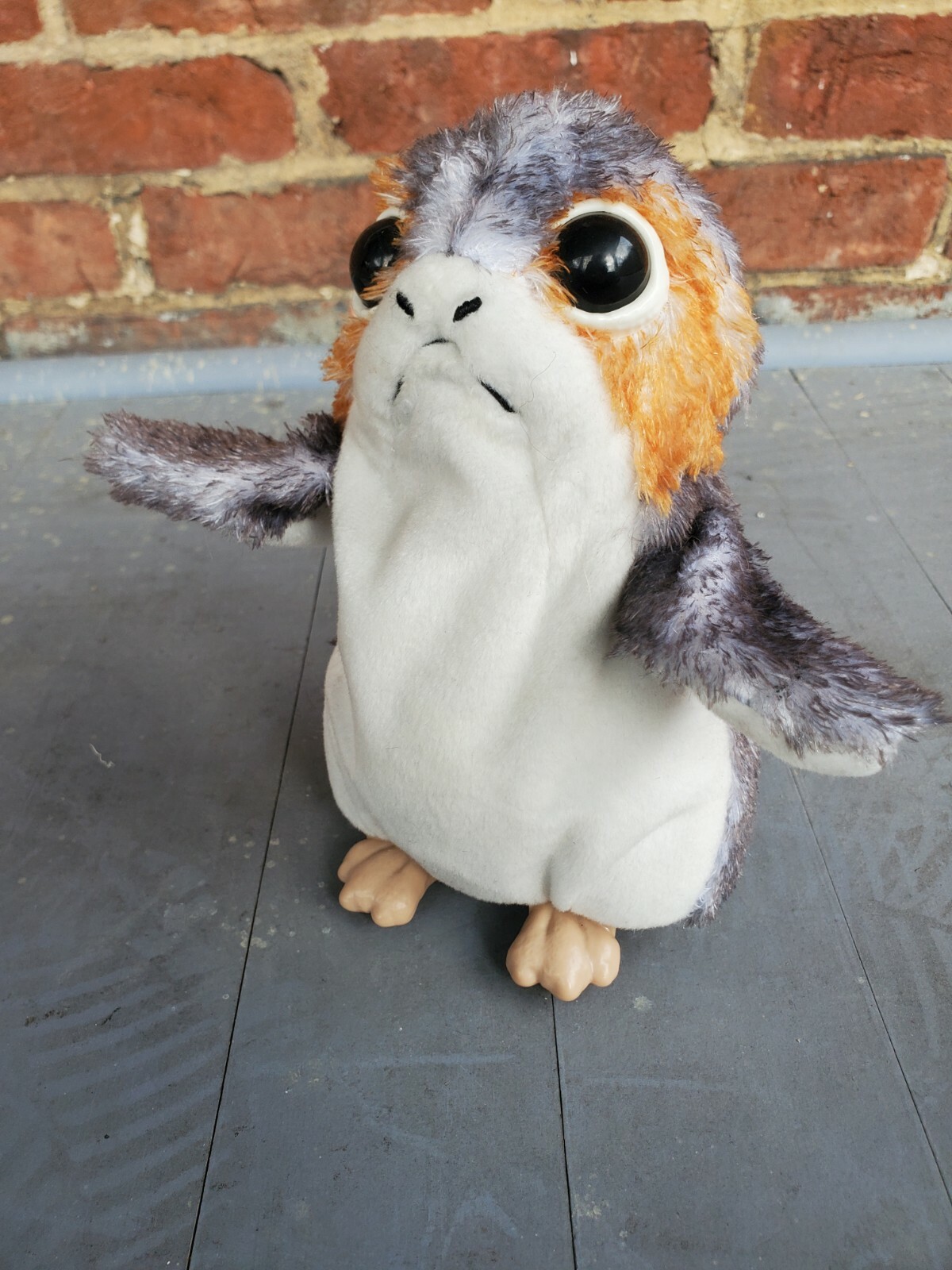 Star Wars Porg the last jedi motorized Statue animal tan white gray brown orange