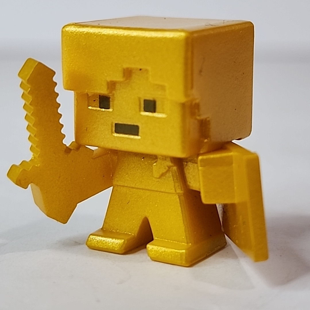 Minecraft Mini-Figure Chest Series #3 1&Prime; Gold Alex with Shield Figure Mojang