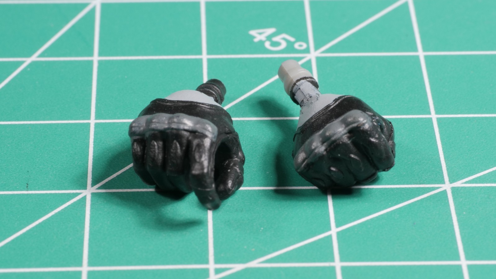 Unknown Male Grip & Fist Hands (Black) 6&Prime; 1/12 Scale Custom Fodder