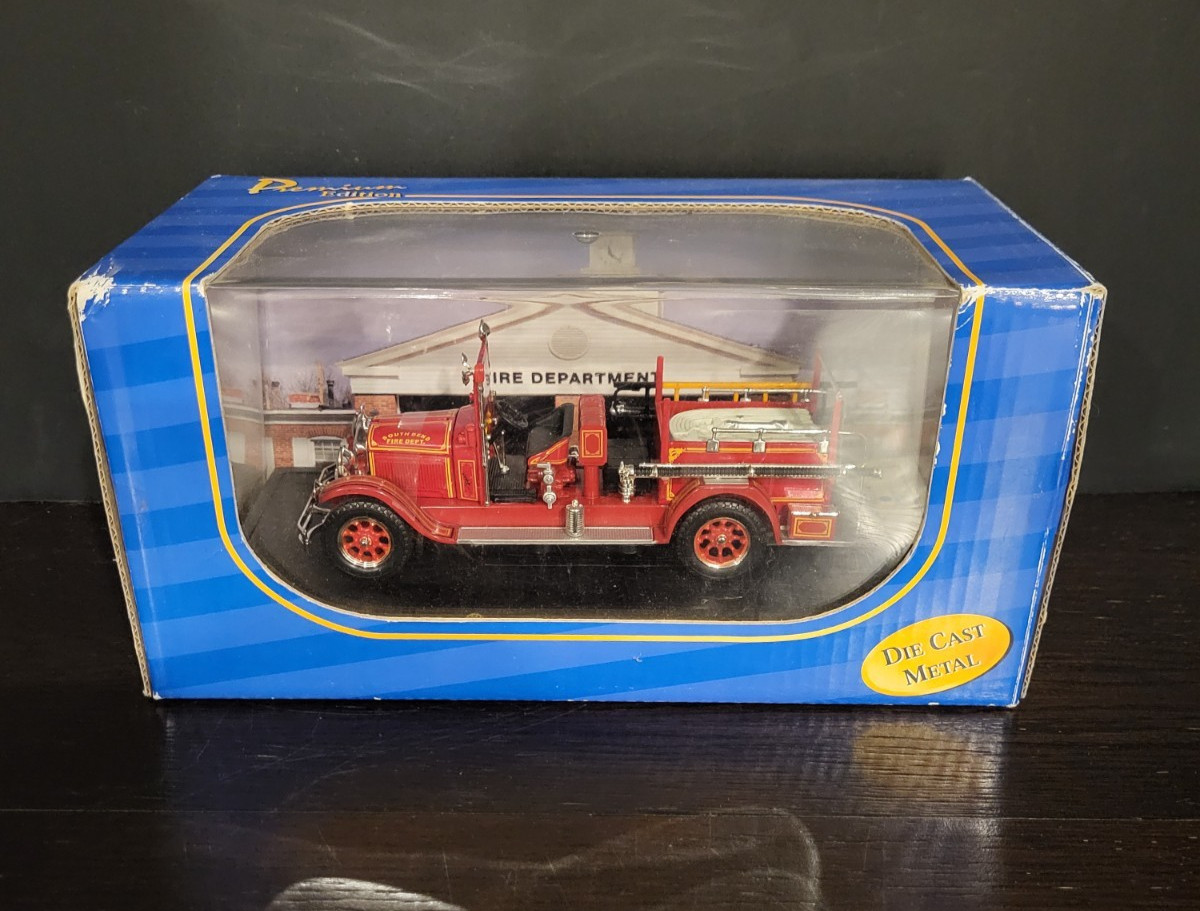 1928 Studebaker South Bend Fire Dept 1:50 Scale AMERICAN MINT Die Cast NEW #2
