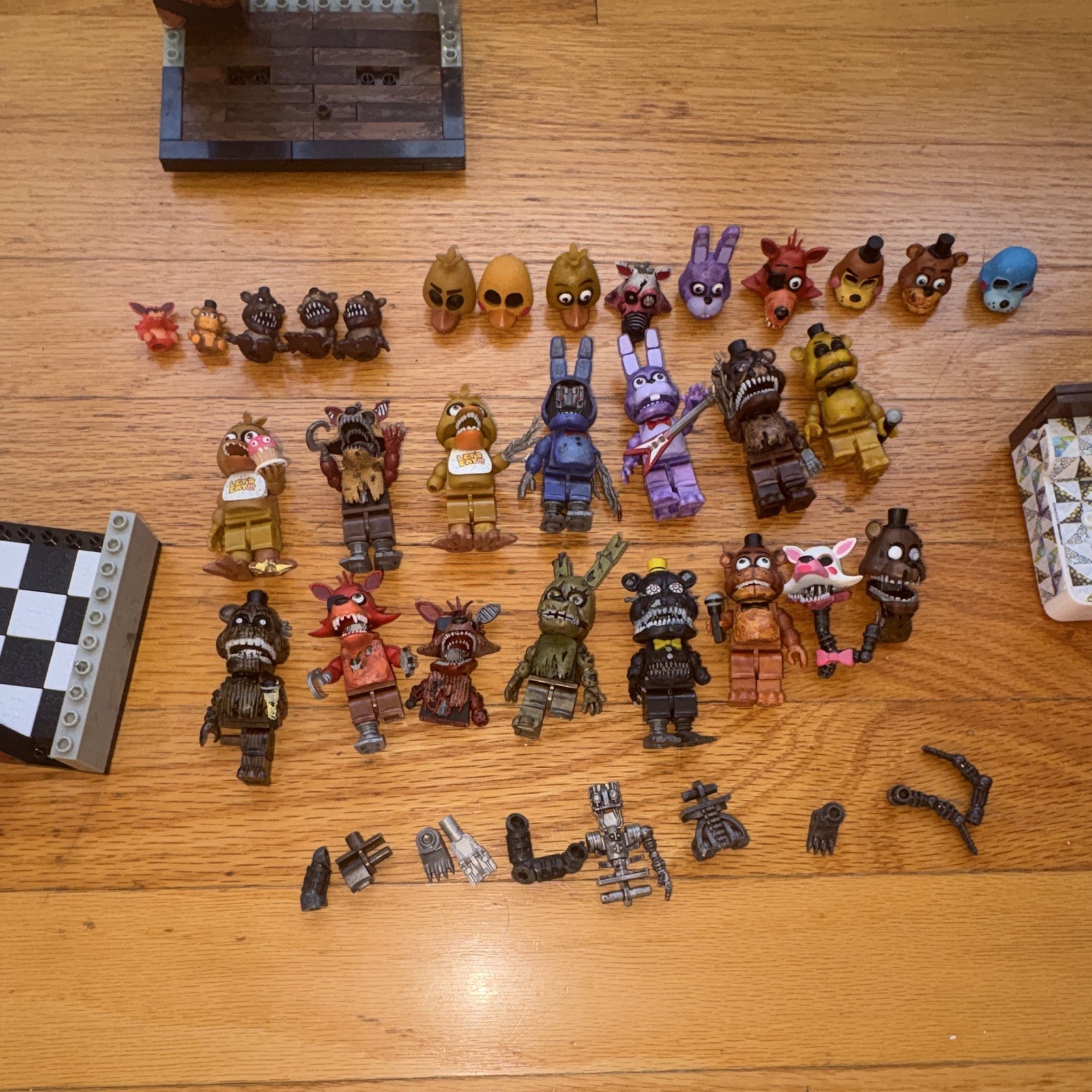 McFarlane RARE Five Nights at Freddy&rsquo;s Set Lot w/ Heads, Parts & Accessories