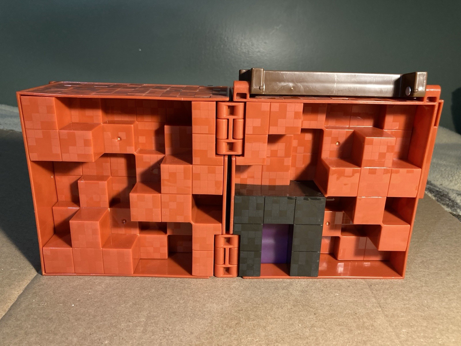 Mattel Minecraft 32 Mini Figures Red Brown Case Storage Cube 2014