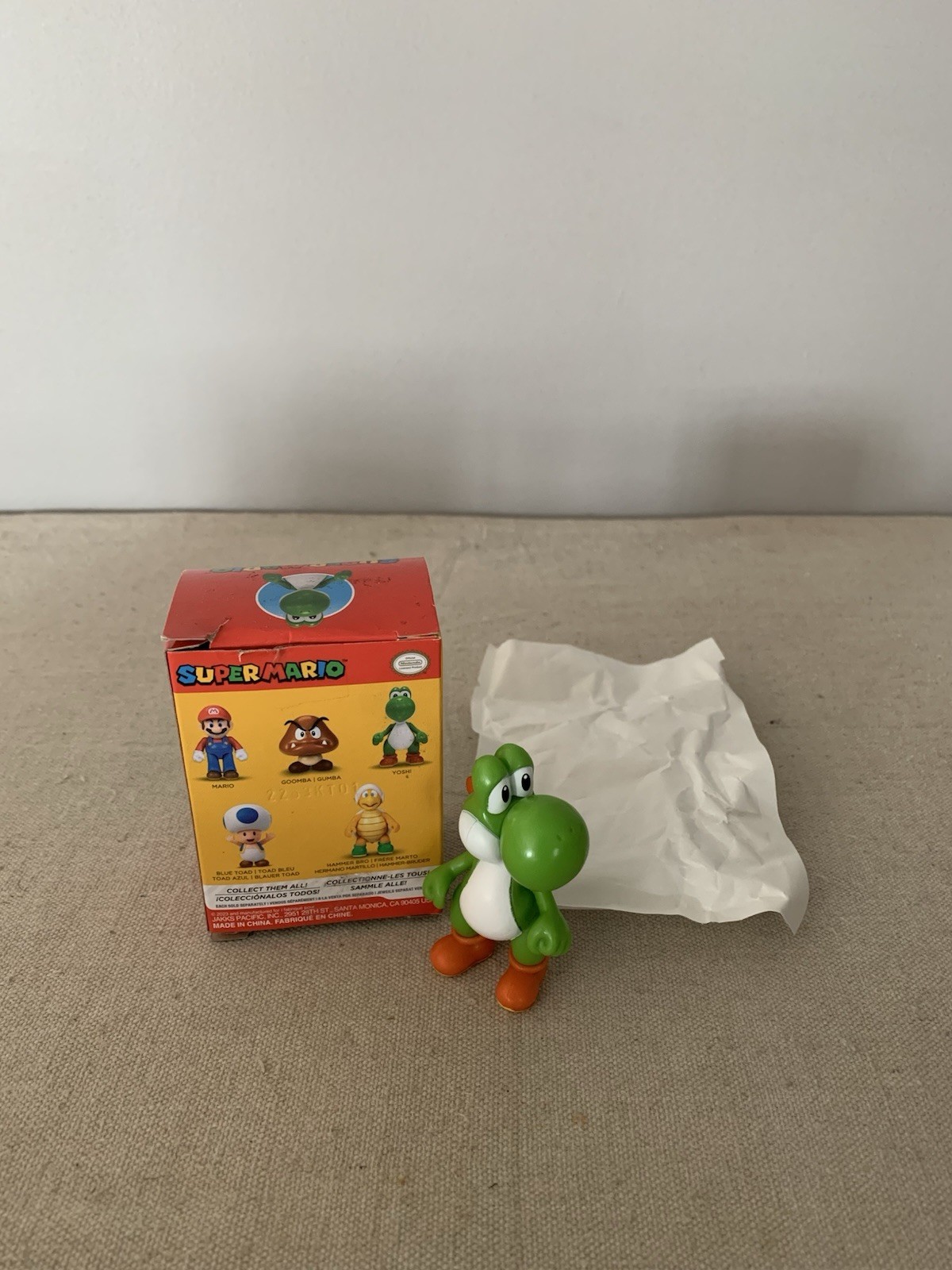 SUPER MARIO BROS MOVIE – Luigi Action Figure w/Flashlight + Yoshi Figure *READ*