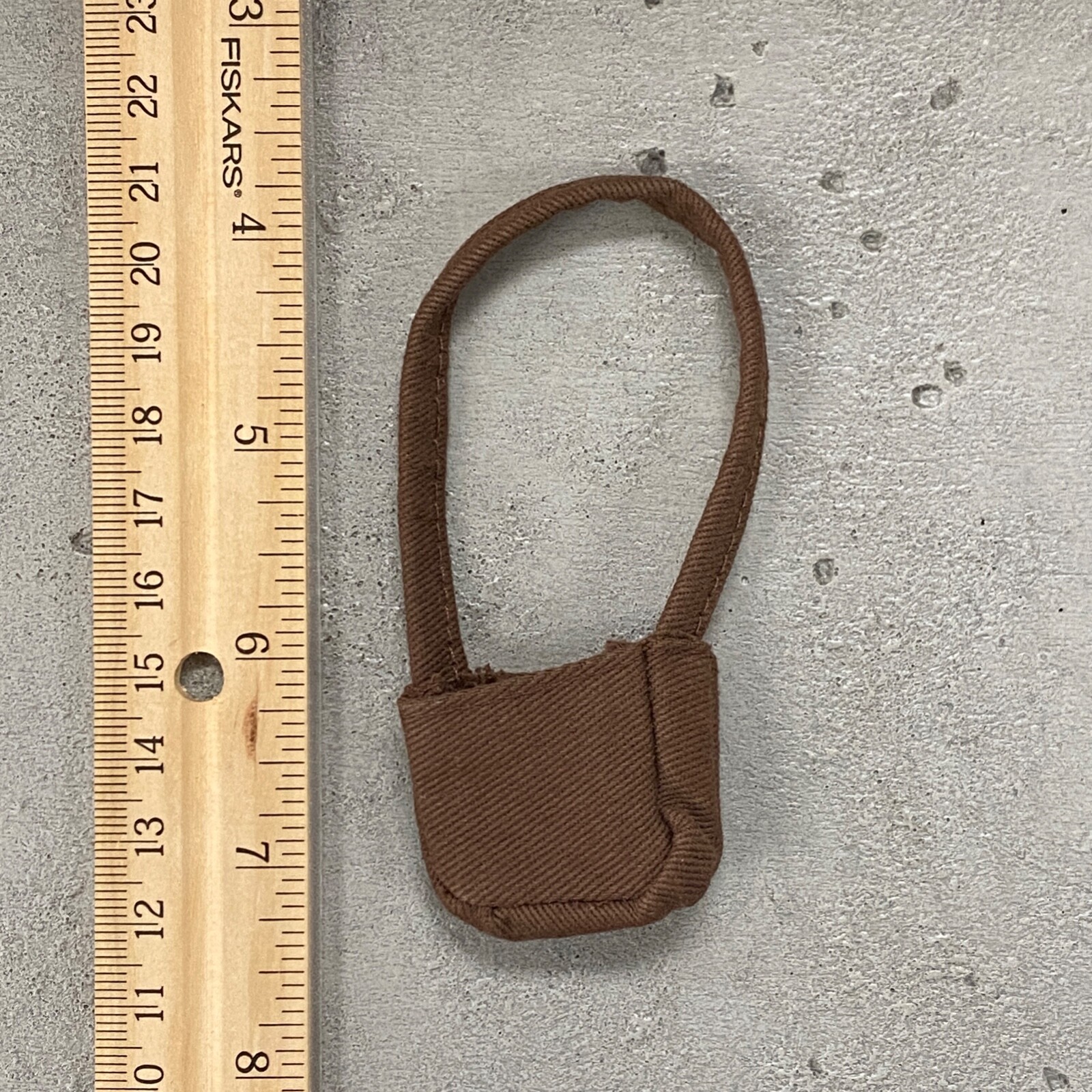 SU-GG-B: 1/12 scale Brown carrying bag for 6&Prime; Mandalorian action Figure