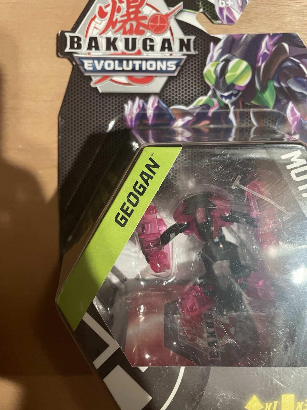Bakugan Evolutions Geogan MUTASECT , Collectible Action Figure and Trading Cards