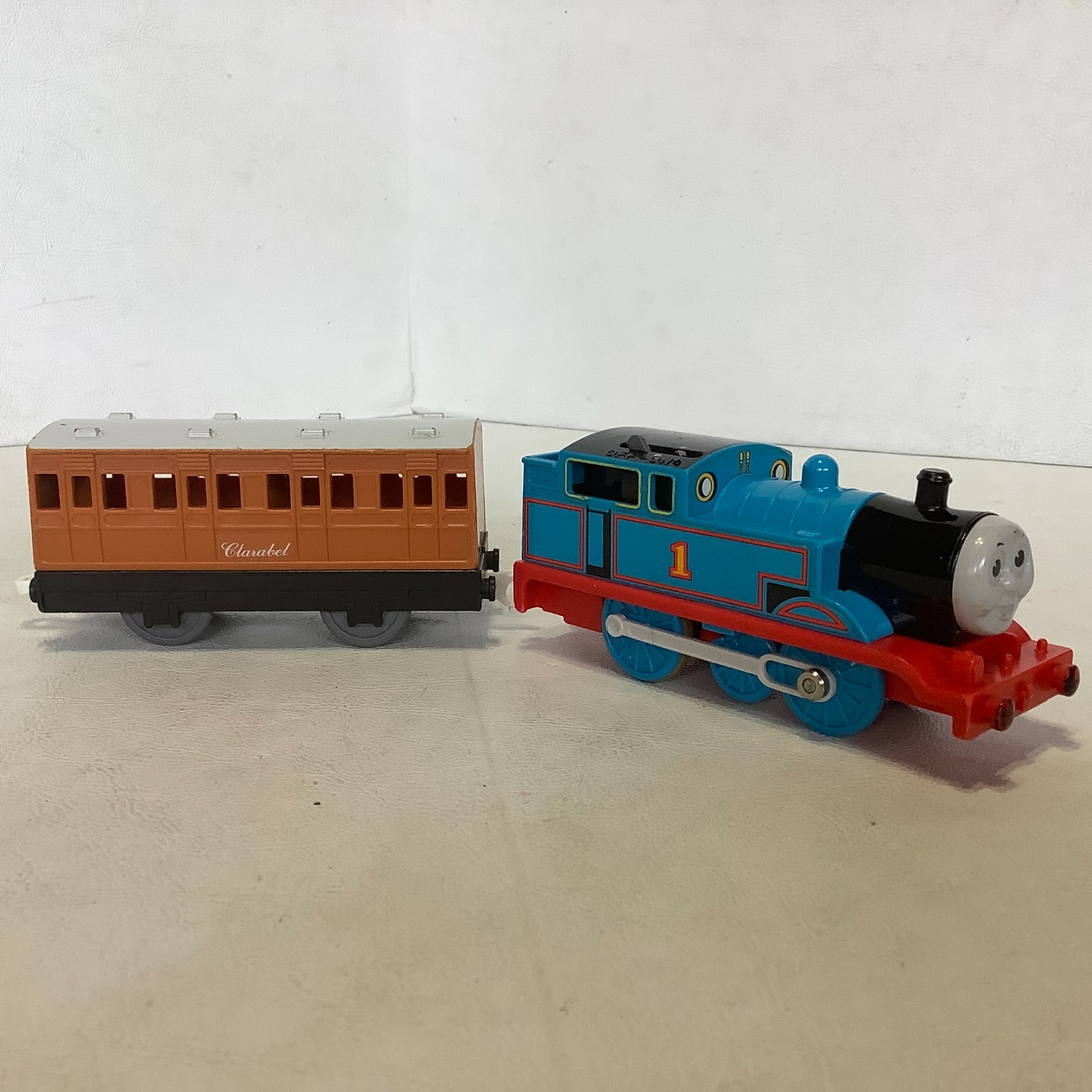 Tomy Trackmaster Thomas and Friends 1992 Thomas Engine & 2002 Clarabel Car