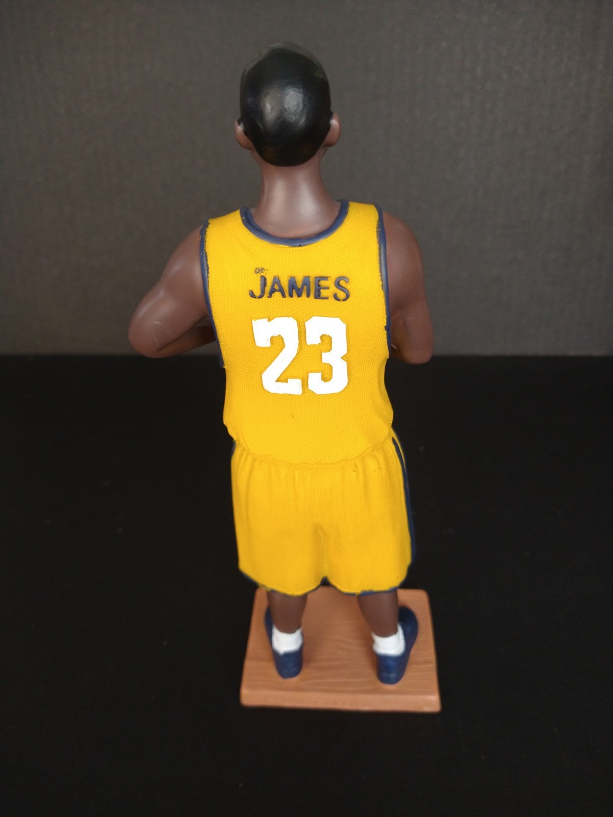 NBA SuperStar LeBron James Statue Figurine By Ganlai 10&Prime; Tall Los Angeles Lakers