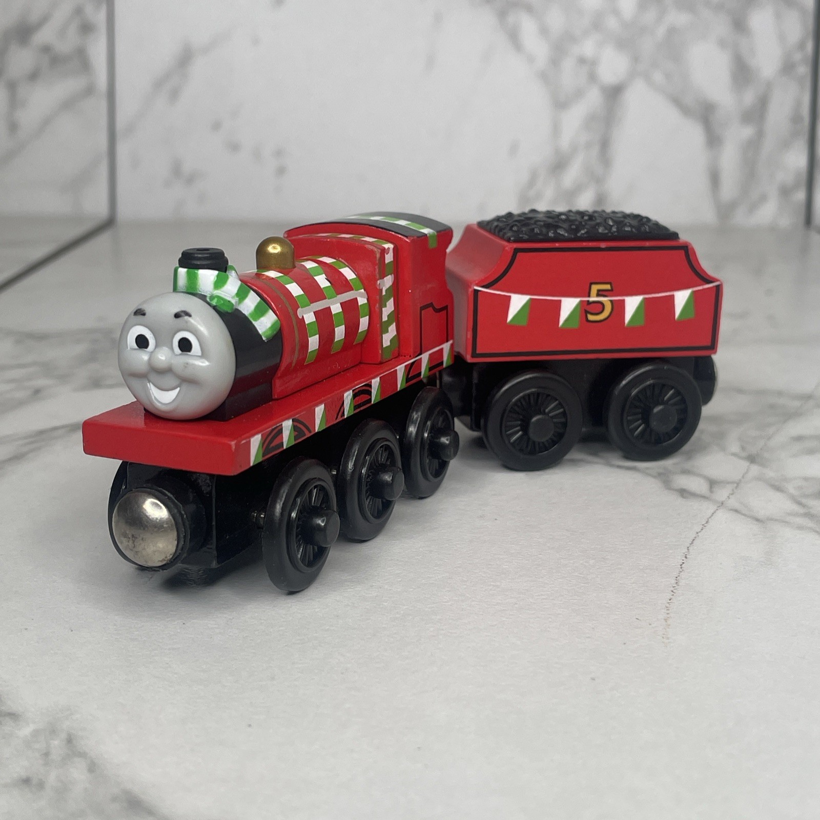 Thomas The Train Wooden Railway – JAMES WITH TEAM COLORS & TENDER B4