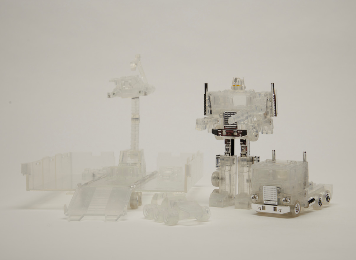 TRANSFORM G1 Reissue Clear Optimus prime Brand New Free Shipping