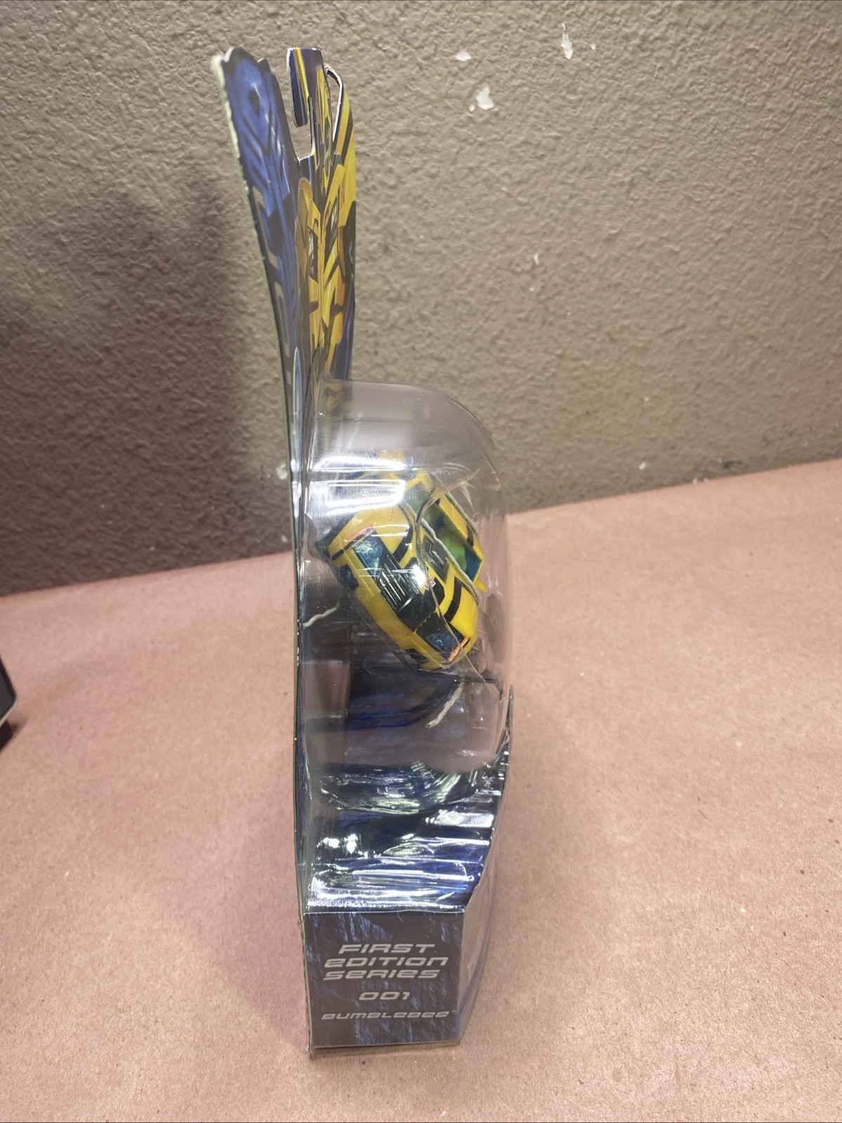 Transformers Prime First Edition Deluxe Class Autobot Bumblebee New