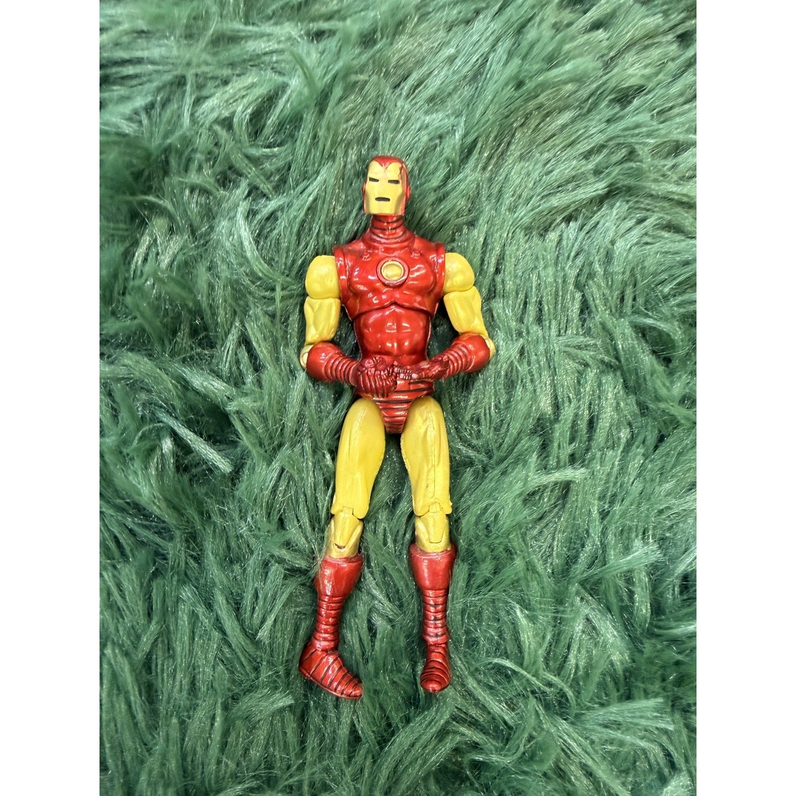 Hasbro Marvel Iron Man Action Figure 2009 Red Gold Yellow 4.5&Prime; Tall