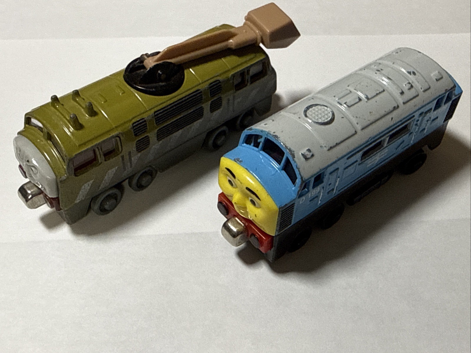 Thomas & Friends Take N Play Die Cast Train Magnetic Engine D199 Diesel 10 Read