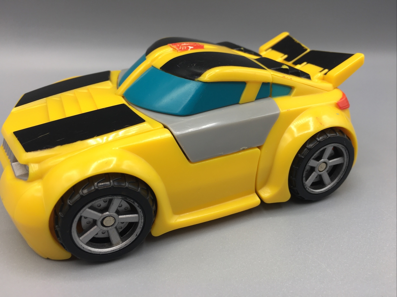 Transformers Rescue Bots Energize 6&Prime; Bumblebee, Yellow Car Camero Hasbro Tomy