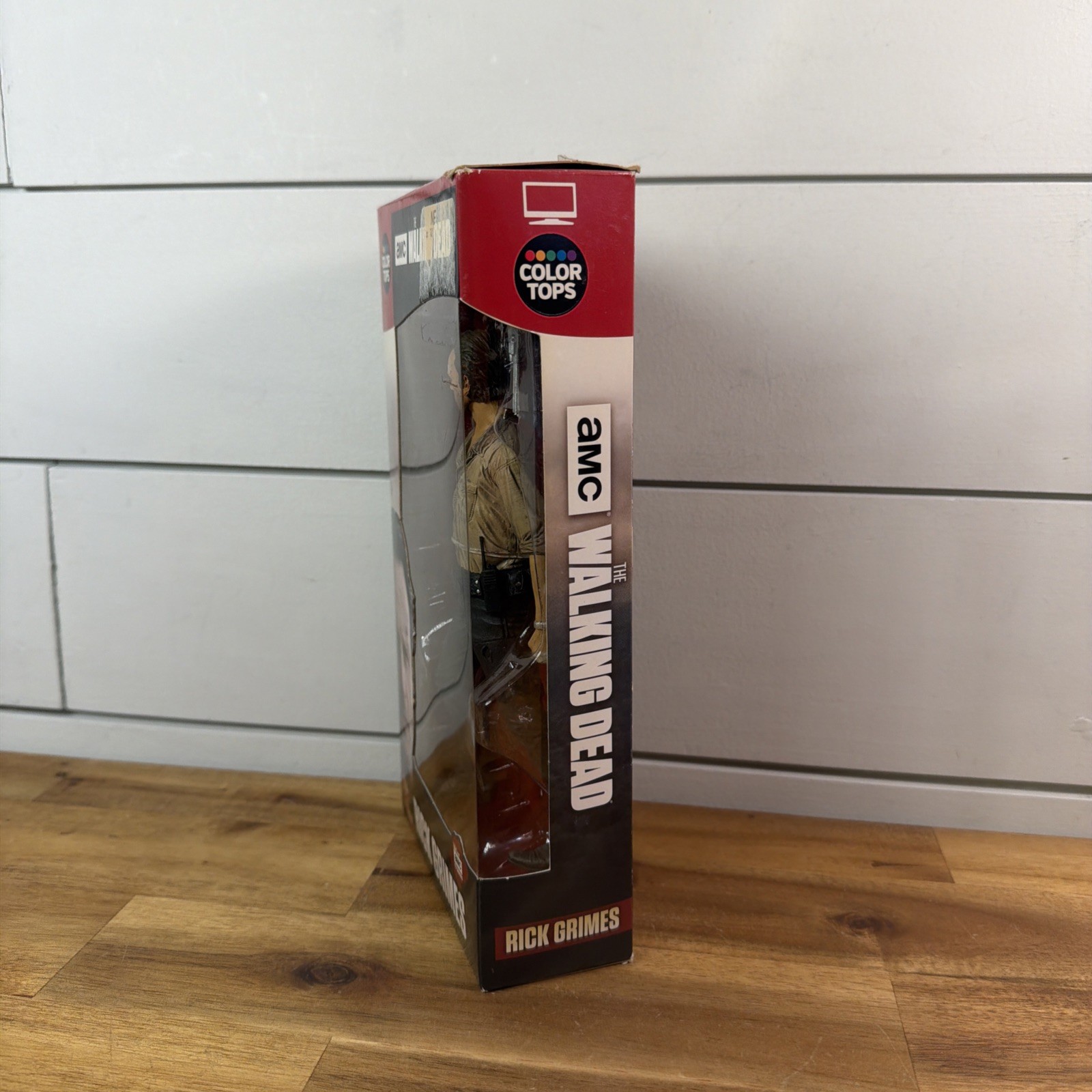 2016 McFarlane Walking Dead Color Tops #1 Rick Grimes 6&Prime; Figure (BOX DAMAGE) NEW