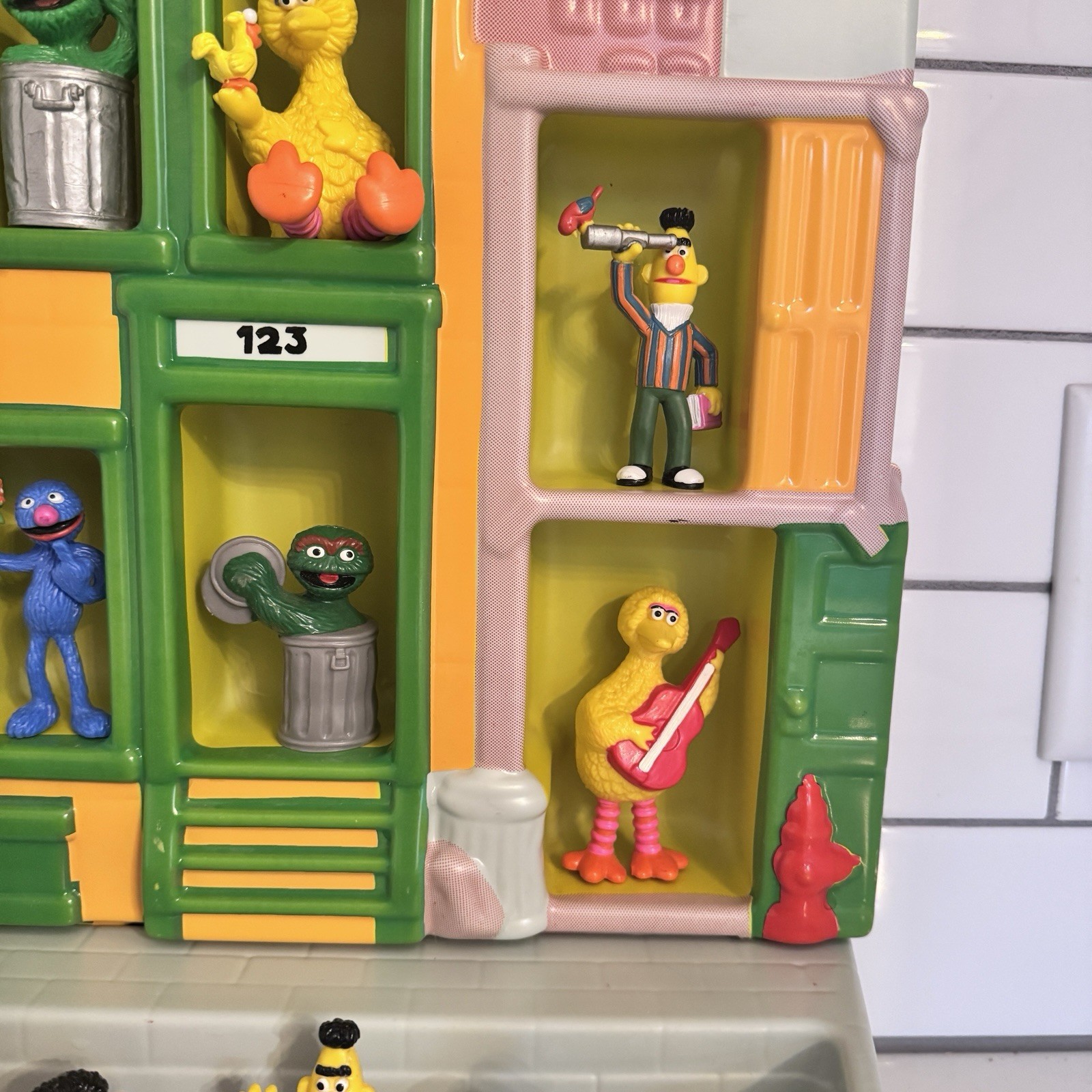 Vintage 1986 Applause Sesame Street PVC Figure Display With 21 Figures. Rare.