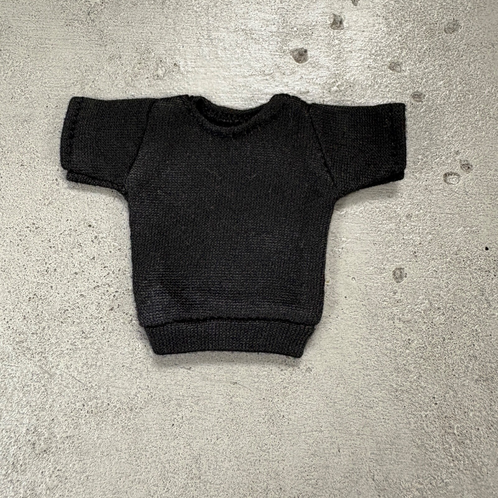 SU-RG-SL-BK: 1/12 Black T-Shirt for 6&Prime; medium to slim action figure body