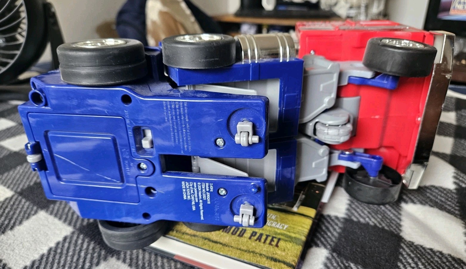 Transformers Jada Self Transforming Optimus Prime R/C
