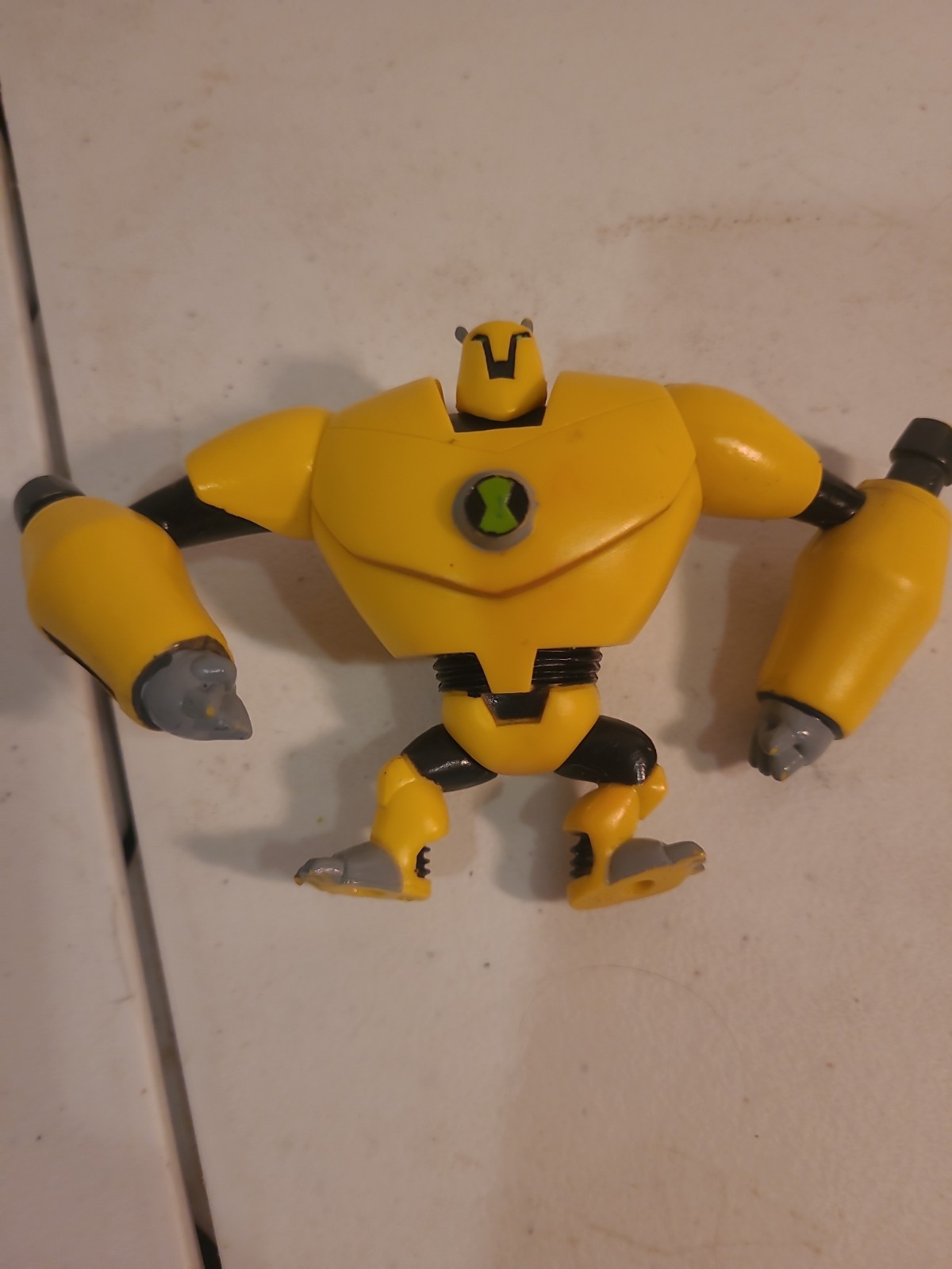Ben 10 Alien Force 2010 Yellow ARMODRIILLO 4&Prime; Action Figure w/ Tail – NICE!