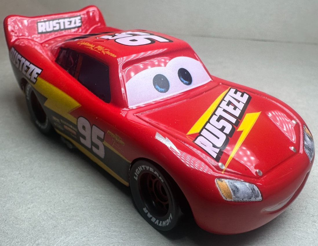 Disney Pixar Cars 3 NASCAR Lightning McQueen Diecast 1:55 FC Rust-Eze