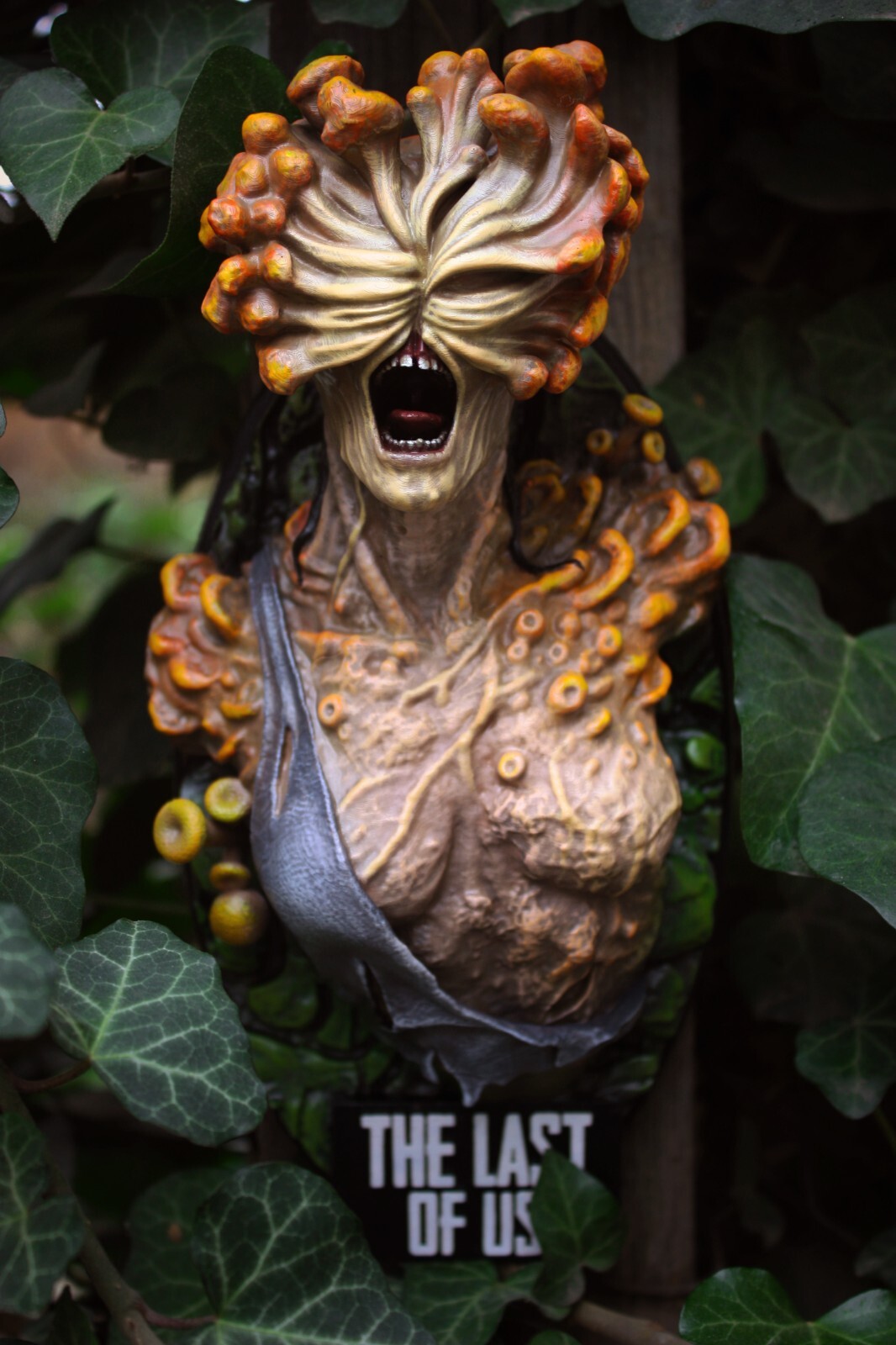The Last of Us – Wall Hanger Click Bust – 11&Prime; (28 cm) Collectible Figure