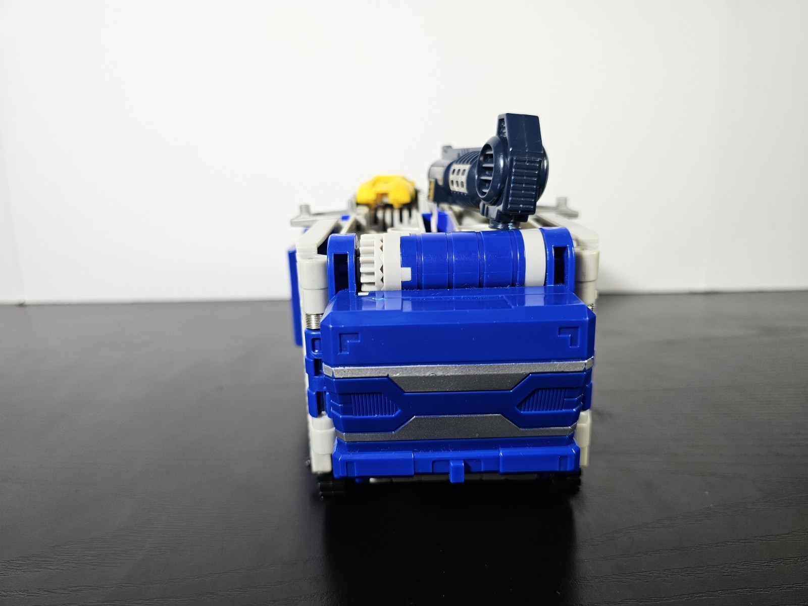 Hasbro Transformers Armada Optimus Prime Super Class Figure Trailer & Sparkplug