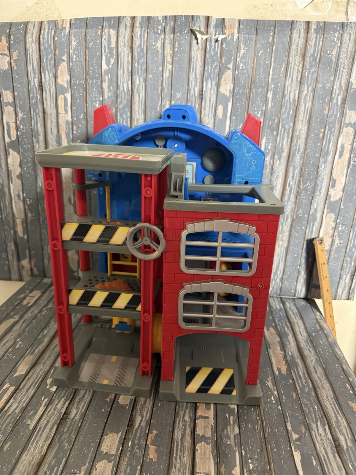 2010 Transformers Rescue Bots Optimus Prime Fire Station w/Lights & Sounds Works