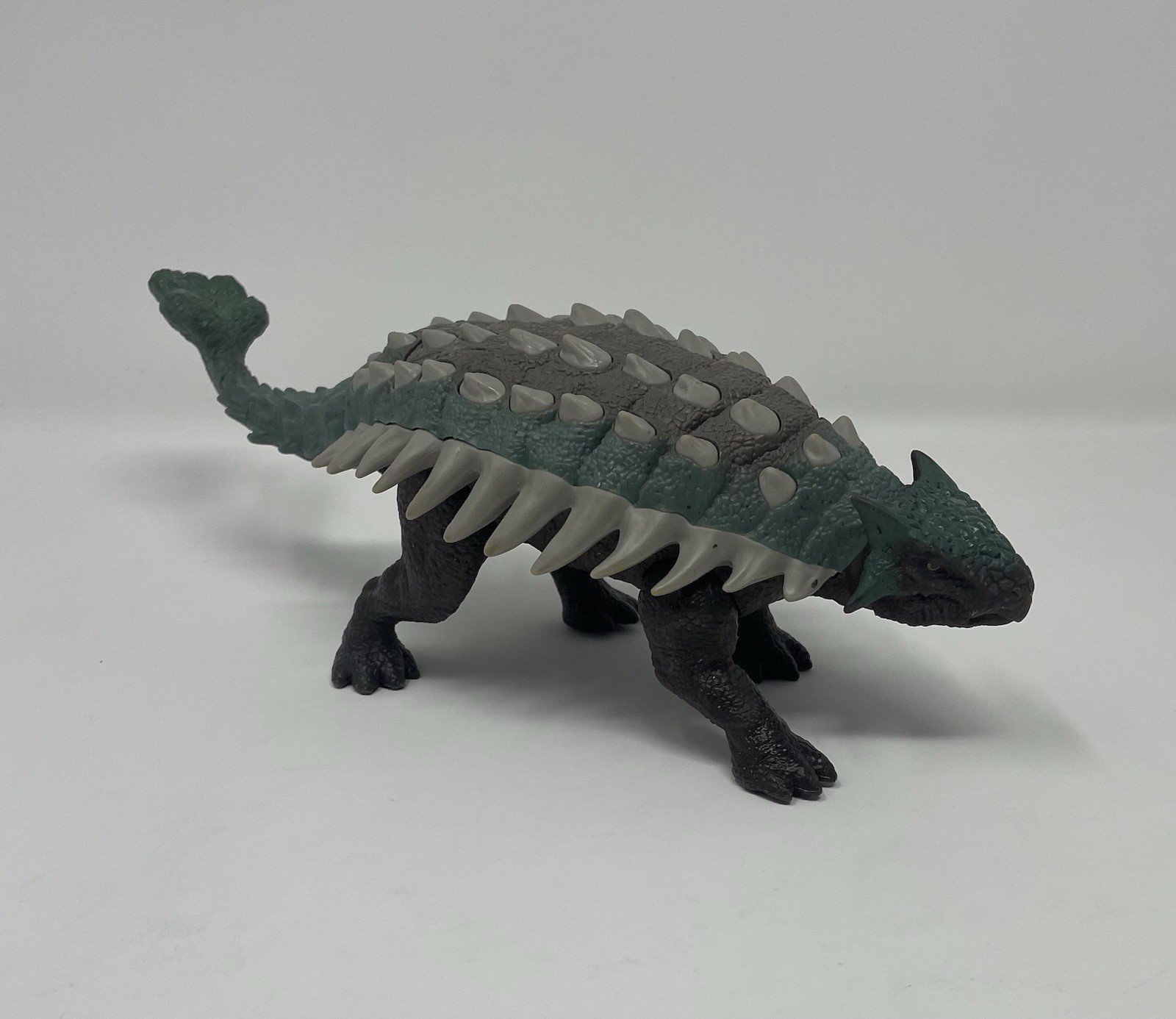 2017 Jurassic World Fallen Kingdom  Roarivores Ankylosaurus Needs Batteries