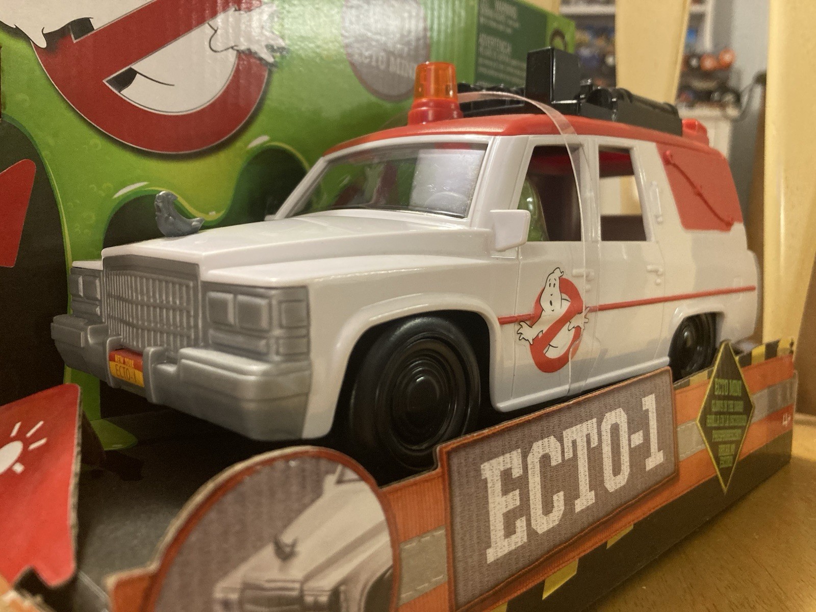 Ghostbusters Ecto-1 Mini ,W/Light Up Glow In The Dark Slimer -Light works -2016