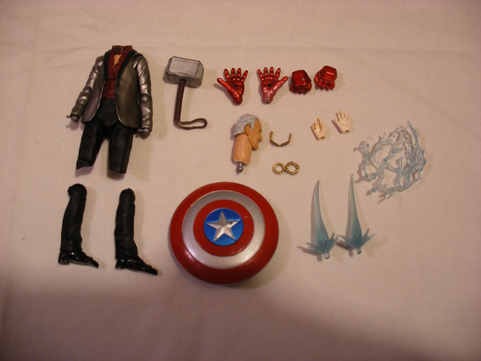 Stan Lee 6&Prime; action figure bootleg China legs both broken
