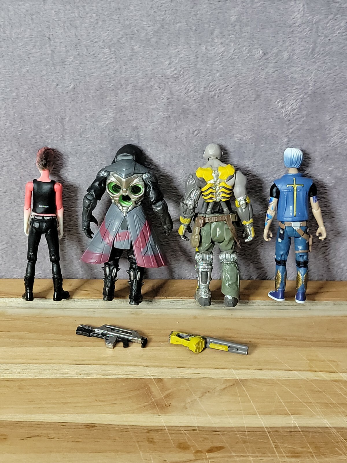 Ready Player One 4 Action Figures Parzival Art3mis Arch I Rok and 2 Weapons