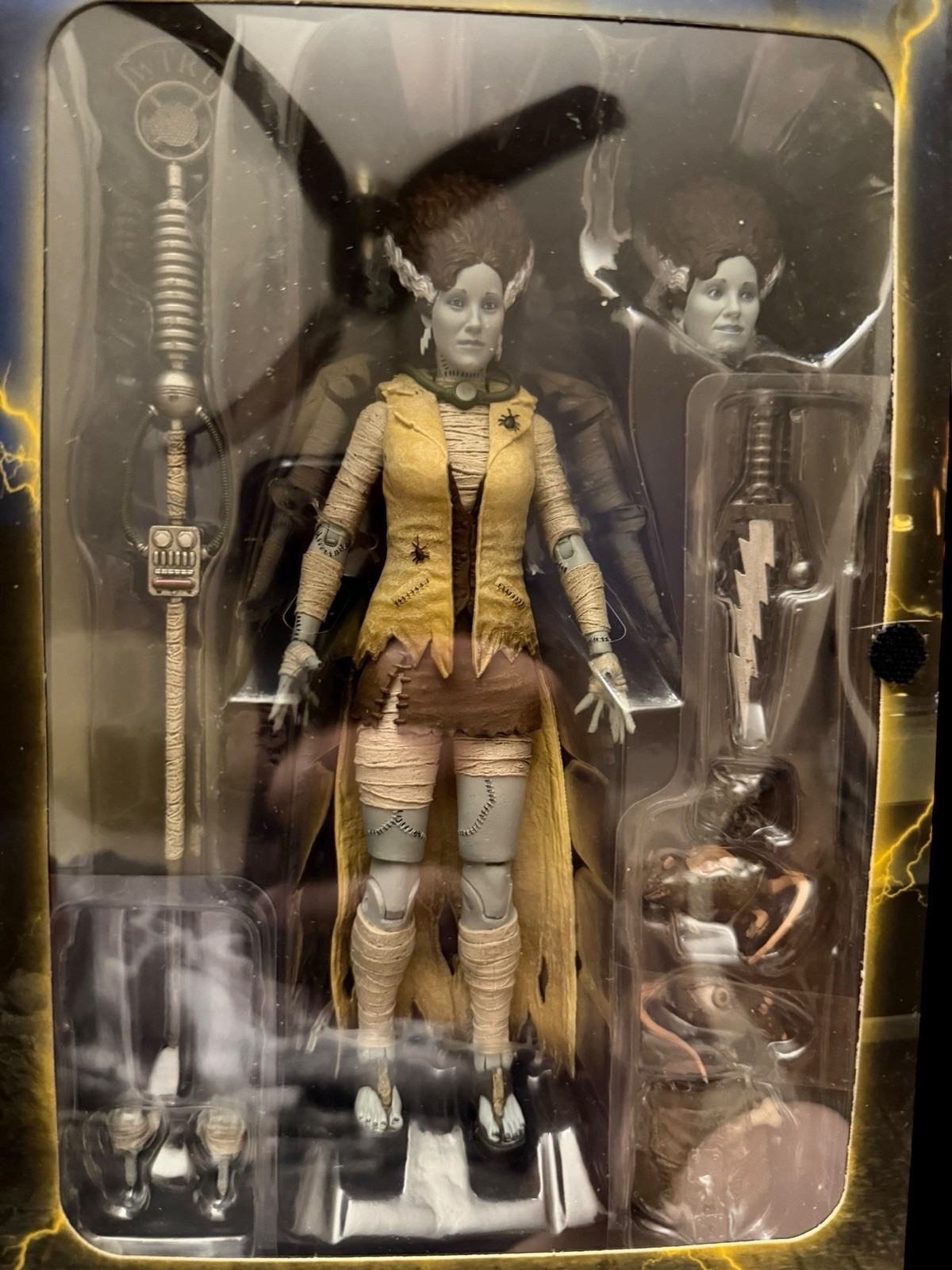 NECA Ultimate Action Figure – TMNT April O’Neil Bride Of Frankenstein