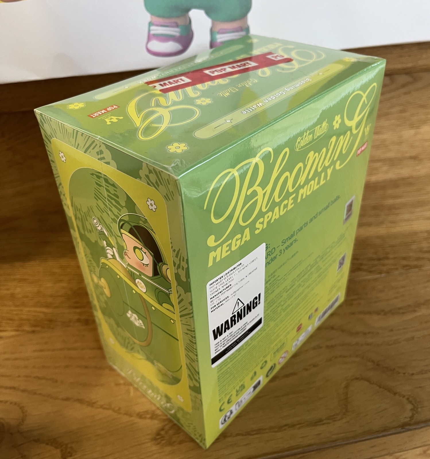 Pop Mart –  Mega Space Molly 100% Blooming-Golden Wattle – Australia Exclusive 