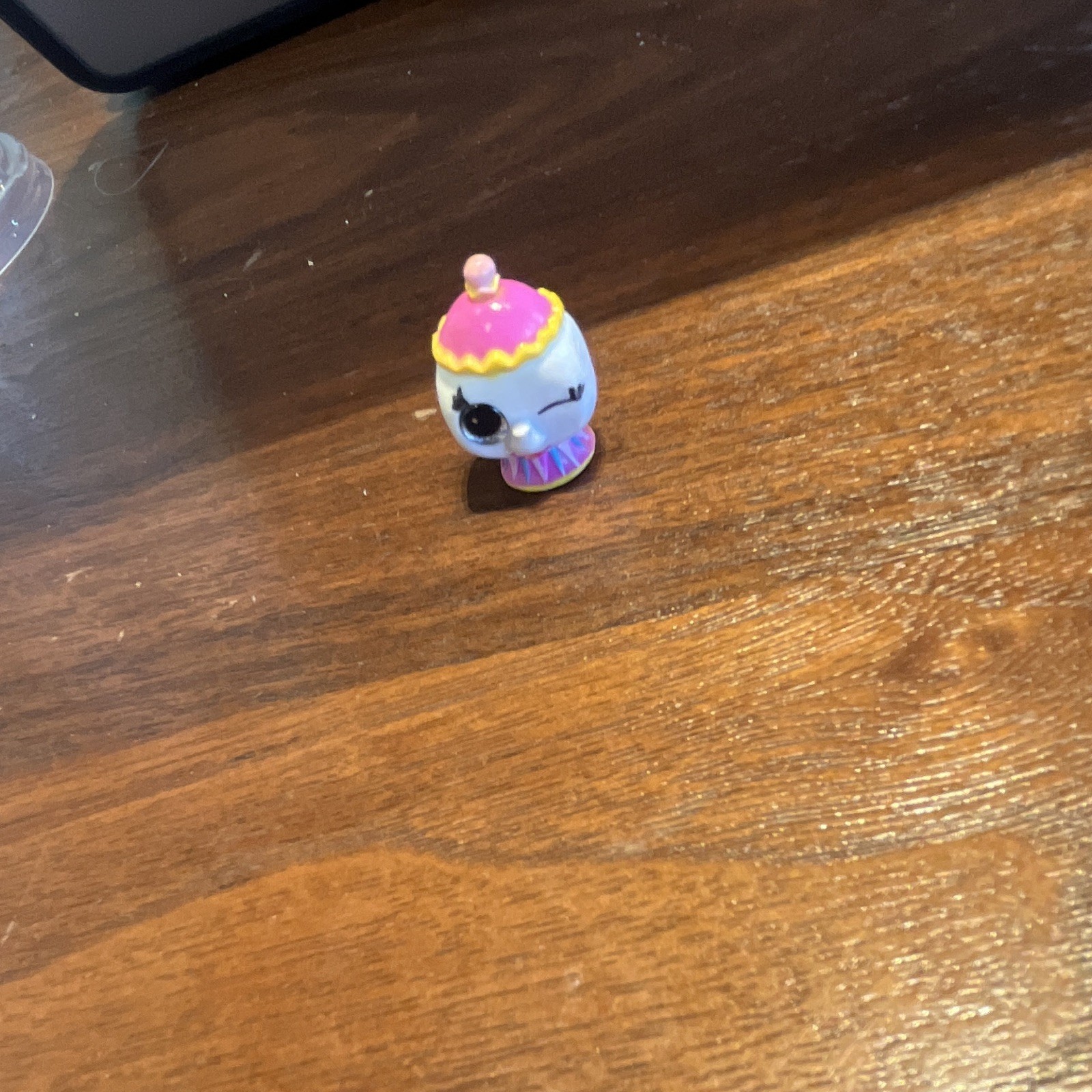 Shopkins Mini Cat Figurine, Plastic White Pink Yellow Purple Winking Figure Toy