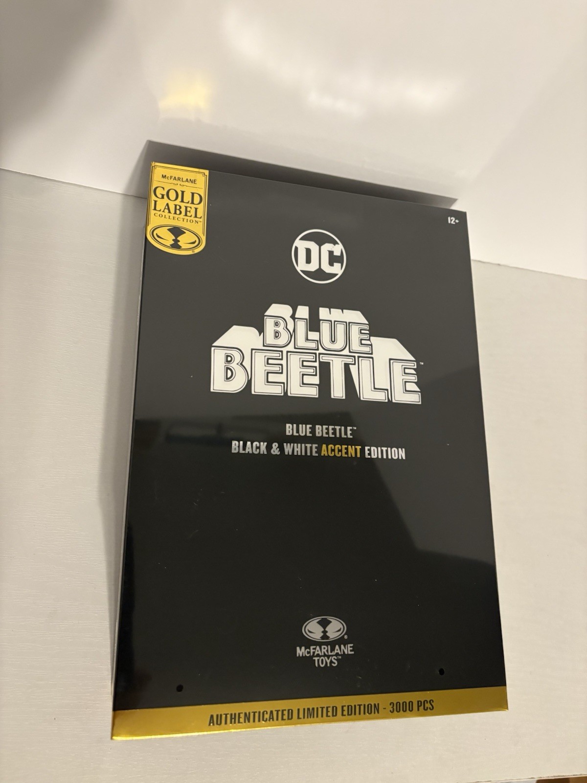 Mcfarlane DC Multiverse Blue Beetle 7&Prime; Black/White Accent Gold label Figure NIB!