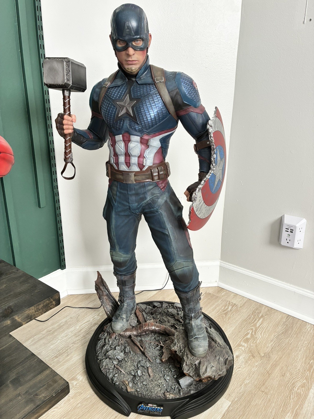 Queen Studios Captain America 1/2 Scale Endgame 502/1699 Must See!