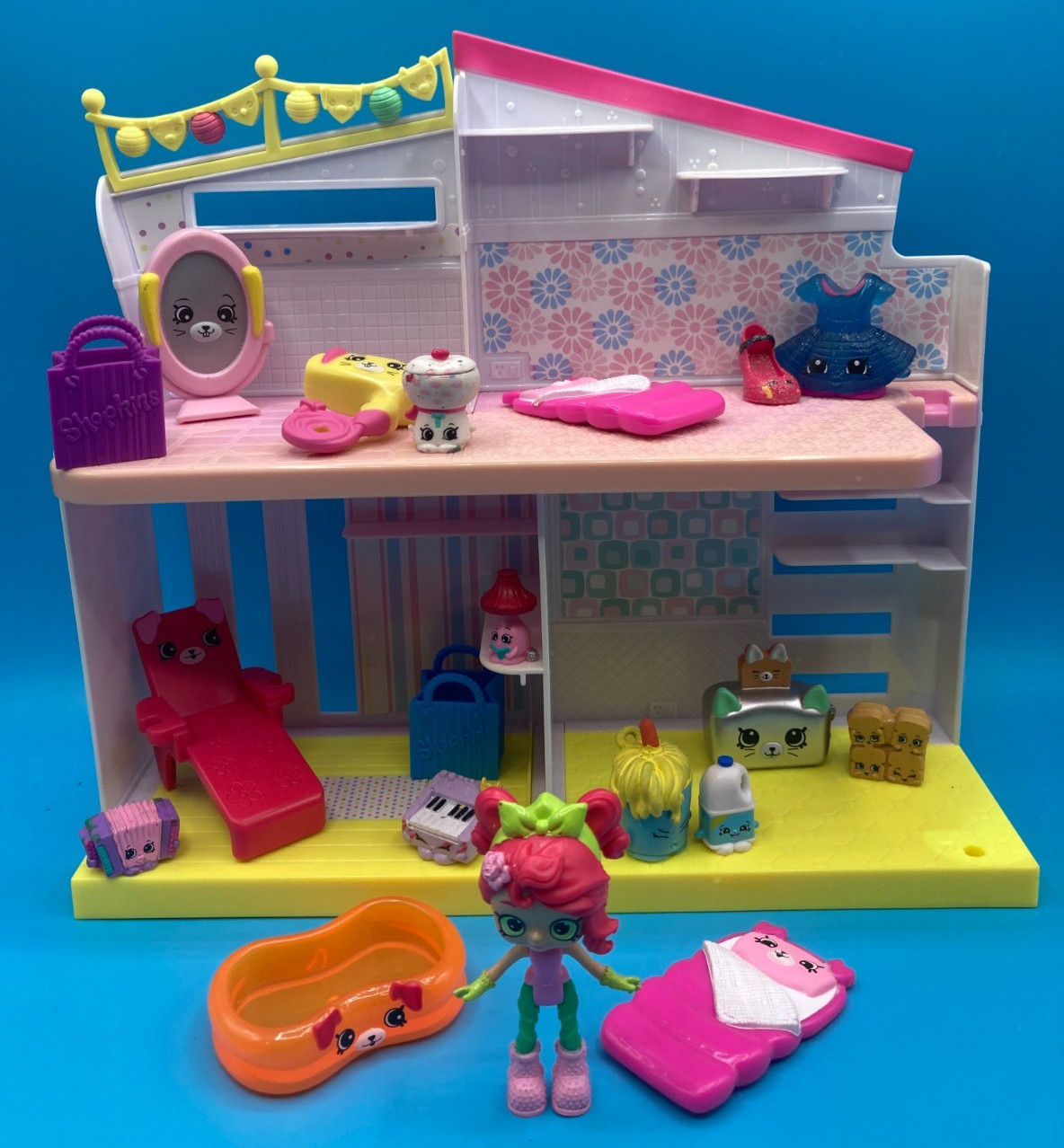 Shopkins Happy Places Home playset Lil Shoppies Rosie doll & furniture 20 pcs