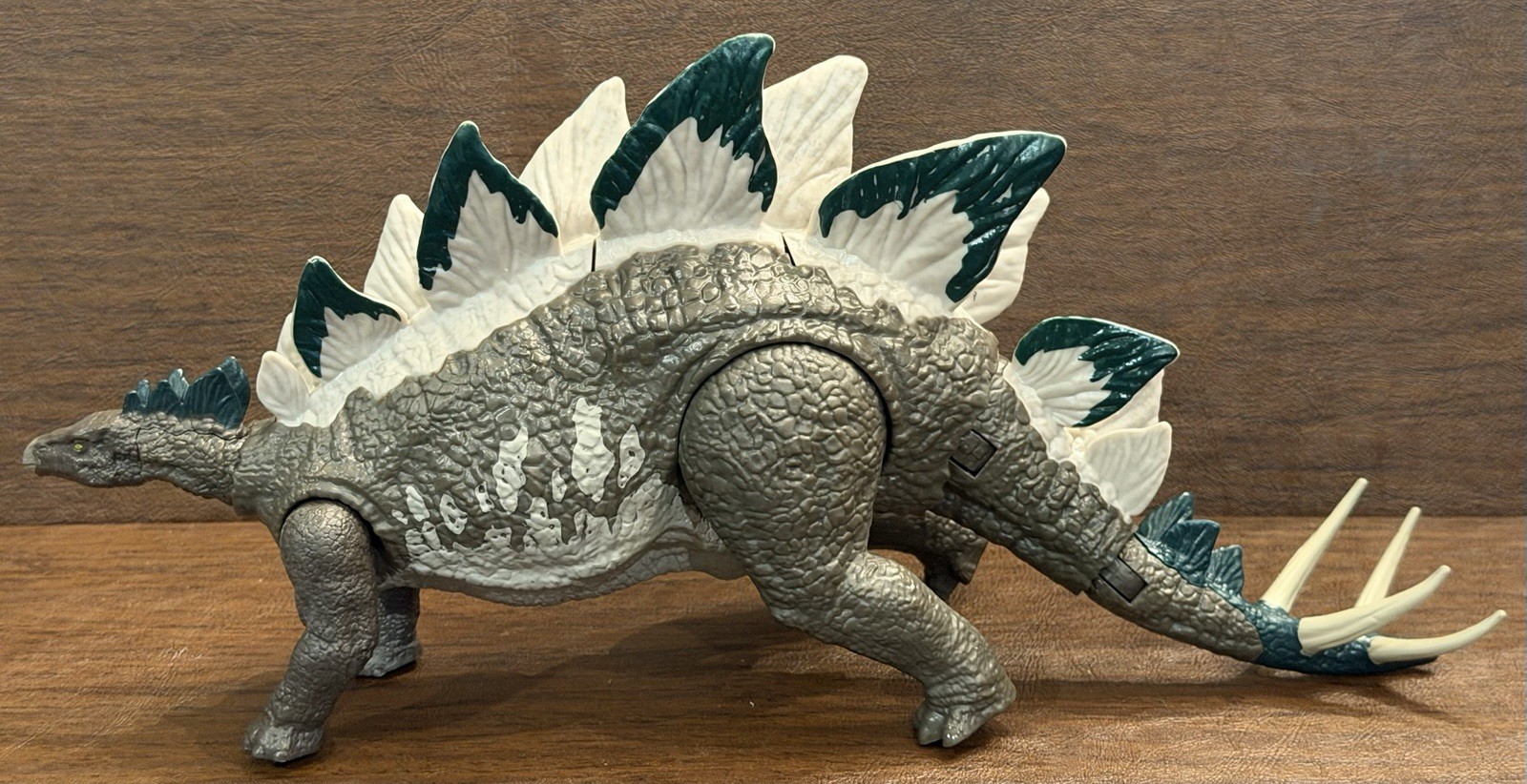 Jurassic World Dino Rivals Stegosaurus Dinosaur Figure Toy w/Mega Dual Attack