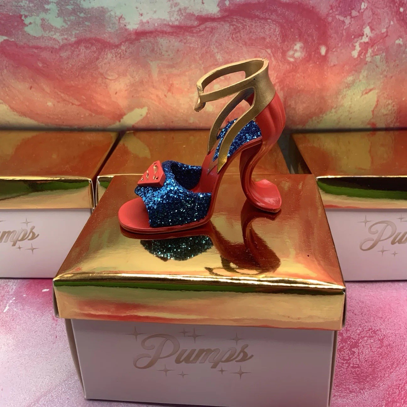 Cryptozoic DC Comics Pumps Series 1 – Supergirl