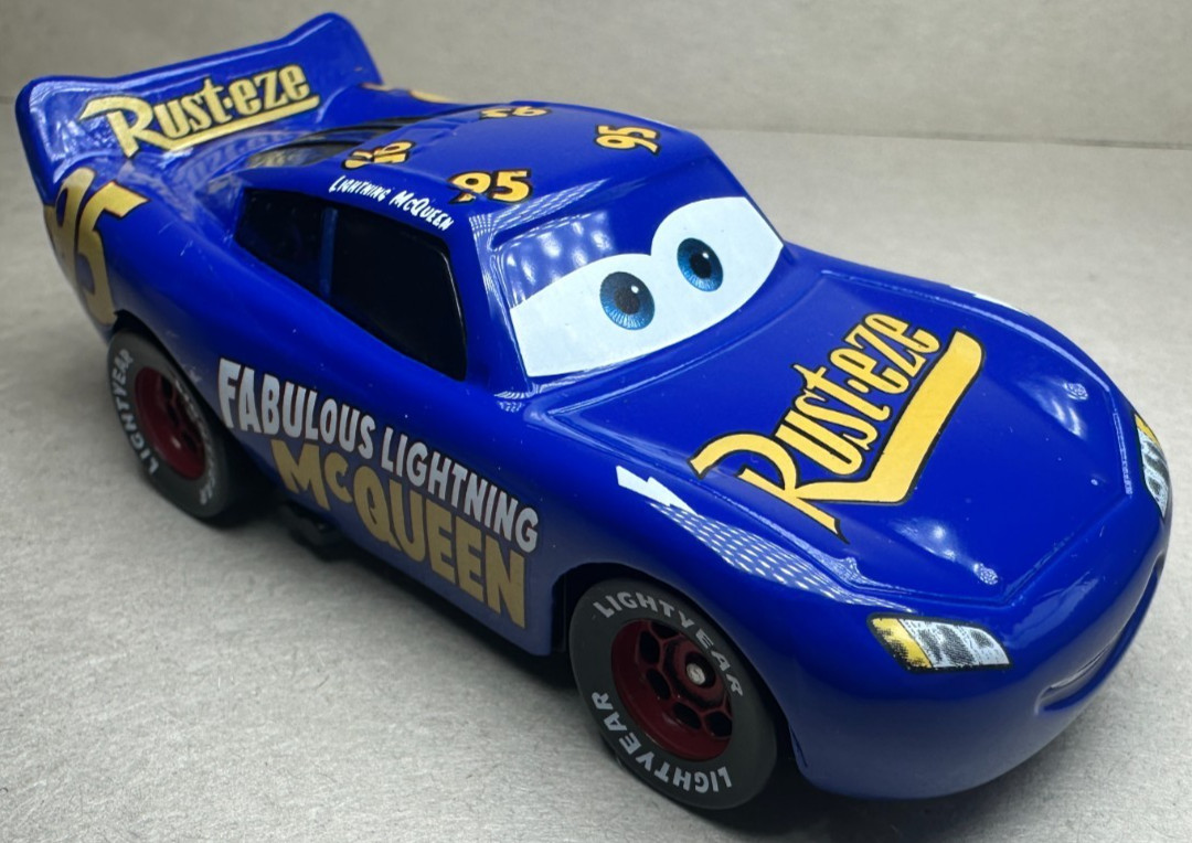 Disney Pixar Cars 3 Fabulous Lightning McQueen Diecast 1:55 FC Rust-Eze