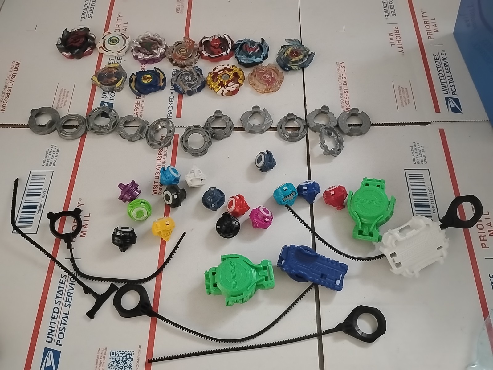 BAYBLADES Massive Lot See Pics 🇺🇸**** T6#26
