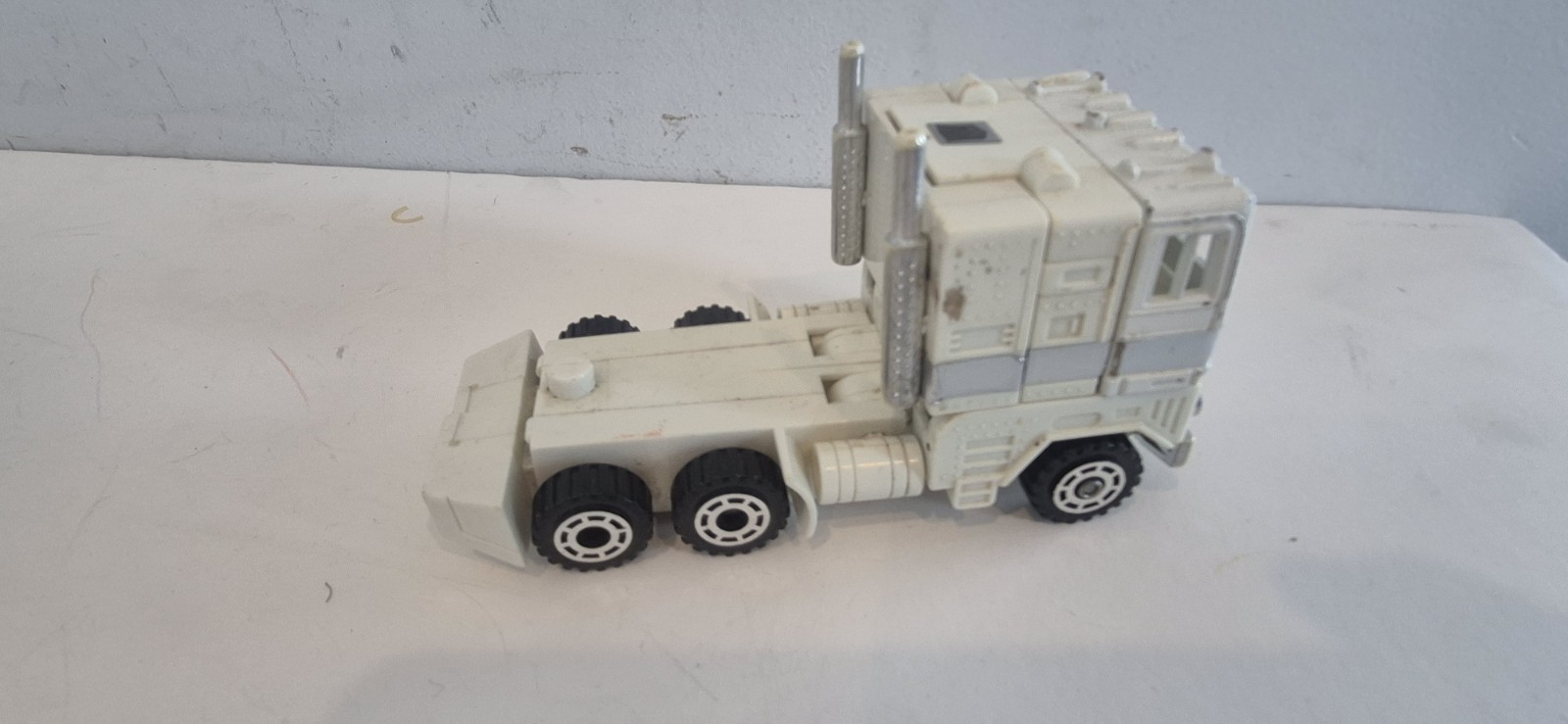 Transformers G1 Ultra Magnus White Optimus Prime Cab Robot Only