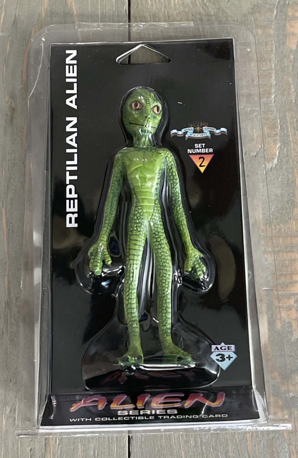 REPTILIAN ALIEN – Set No. 2 w/ card – Shadowbox Collectibles Alien Series 1996