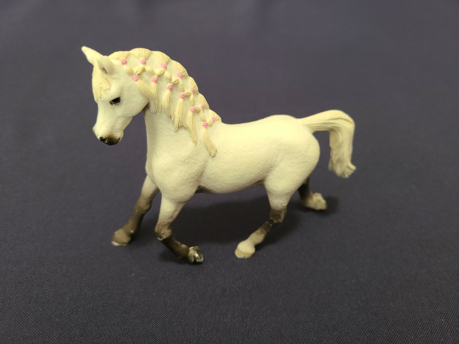 2013 Schleich WHITE ARABIAN MARE Horse Club 4.75&Prime; Long Collectible Figure Toy