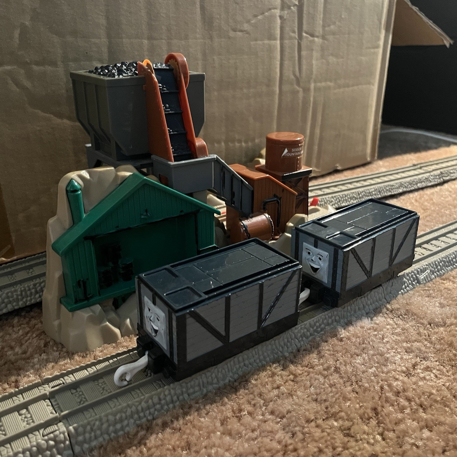 Trackmaster Thomas & Friends Sodor Copper Mine & 2 Flip Troublesome Cars UK