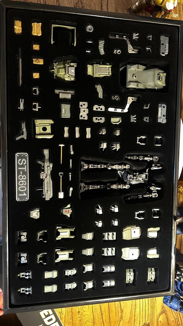 JOYTOY Warhammer 40K Dark Source APOC Series Mecha and Pilot Brithday gift