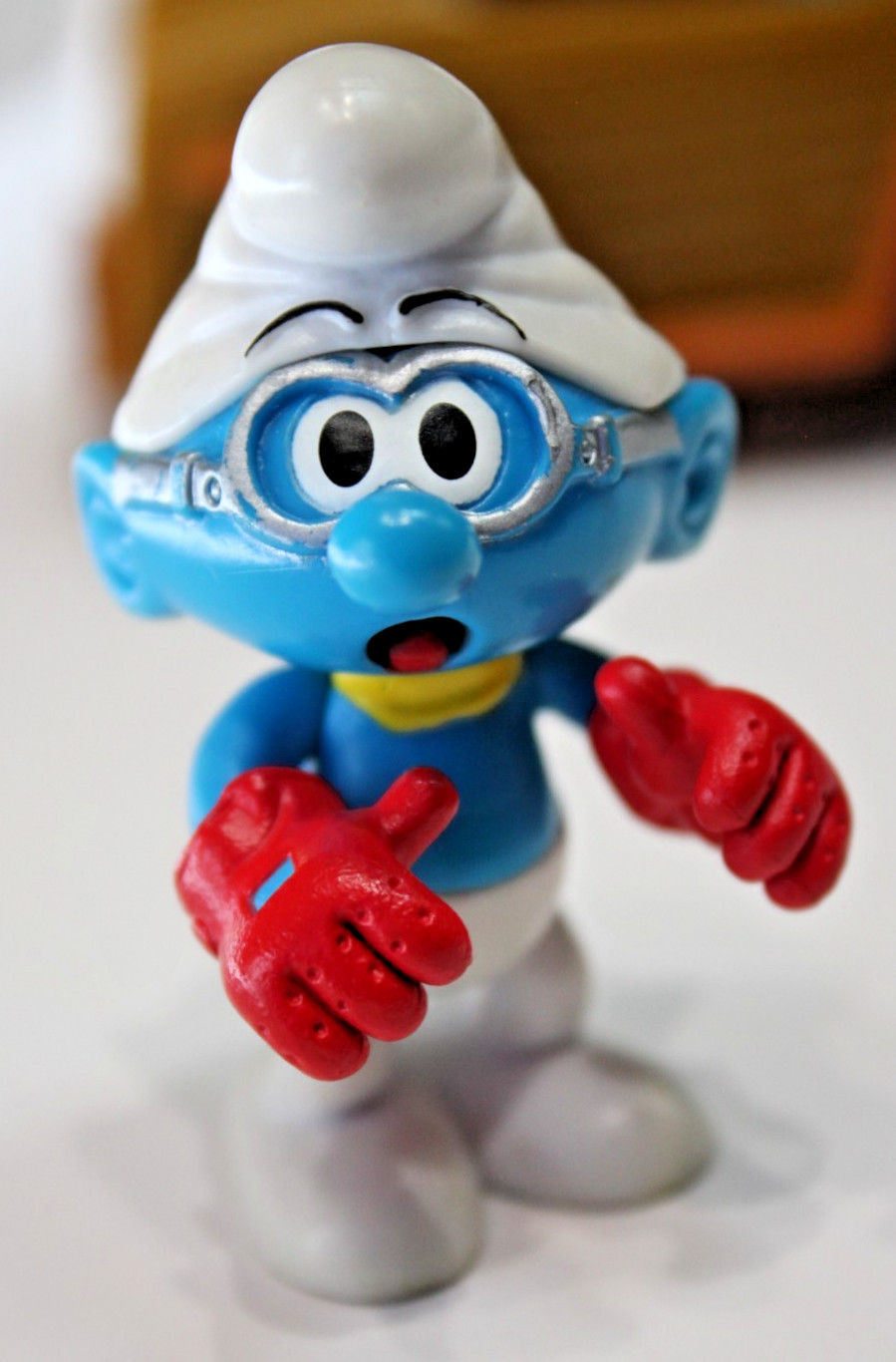 Smurfs Poseable Figure & Car Pull Back Vehicle Smurf Convertible with Stop Sign